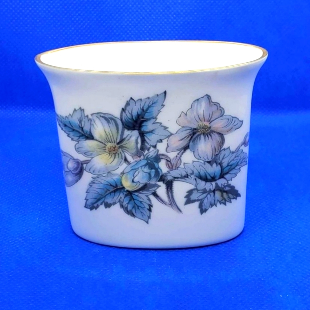 Royal Worcester fine bone China cigarette holder